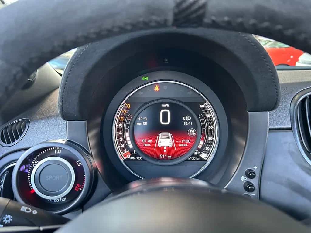 Abarth 695C Cabrio Aut. LEDER CARPLAY PDC ALU 09/2024-photo-12