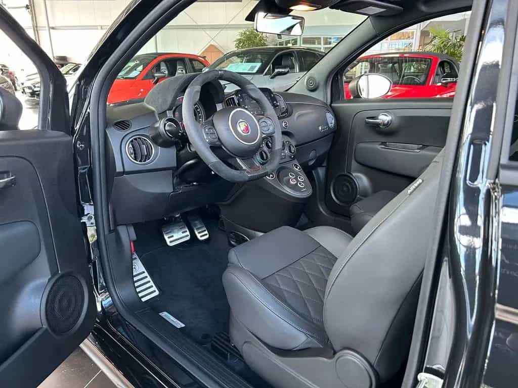 Abarth 695C Cabrio Aut. LEDER CARPLAY PDC ALU 09/2024-photo-8