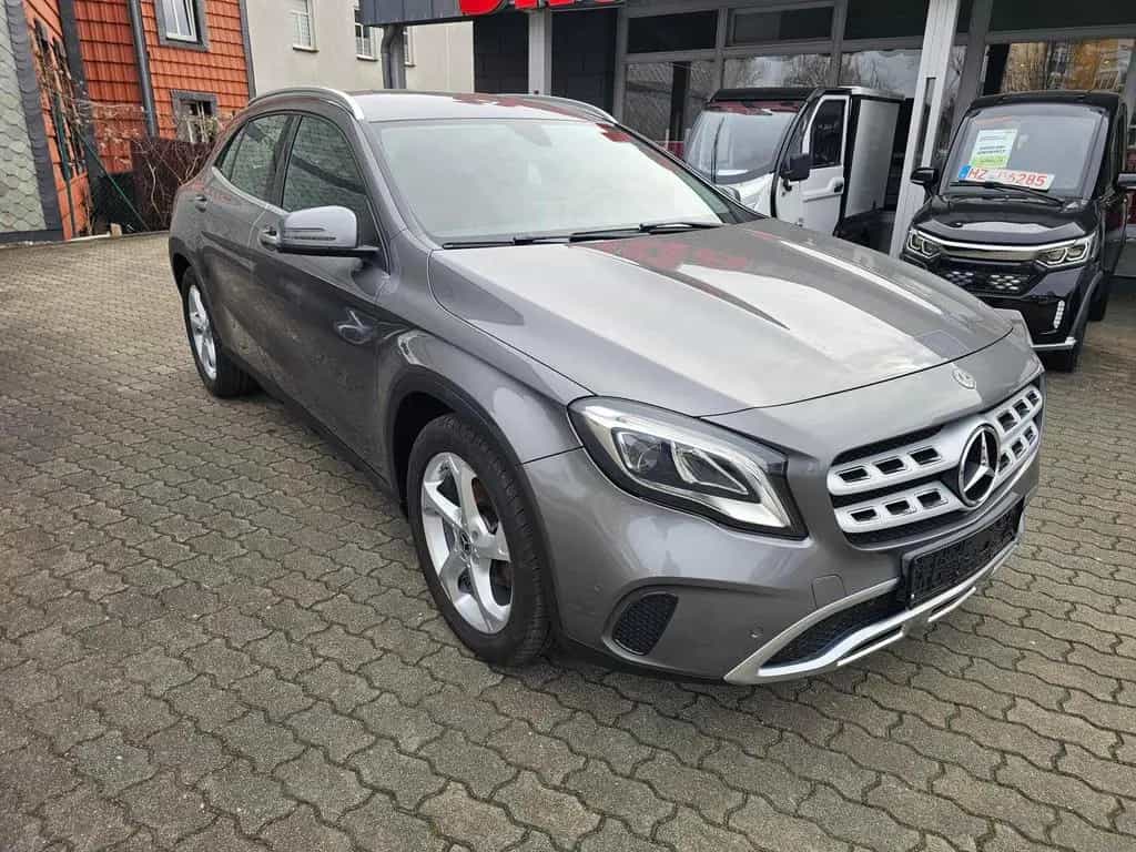 Mercedes-Benz CLA 180 URBAN+LEDhigh+NAVI+PARKTRONIC+WKR+2.HAND 04/2017-photo-1