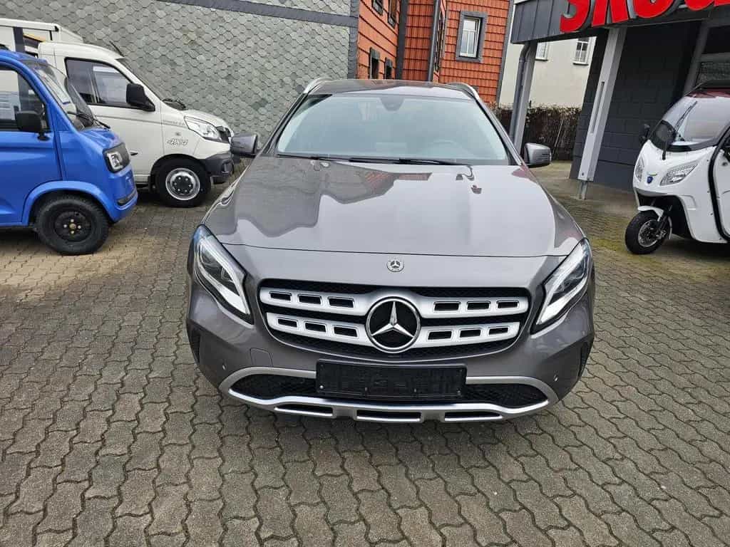 Mercedes-Benz CLA 180 URBAN+LEDhigh+NAVI+PARKTRONIC+WKR+2.HAND 04/2017-photo-13