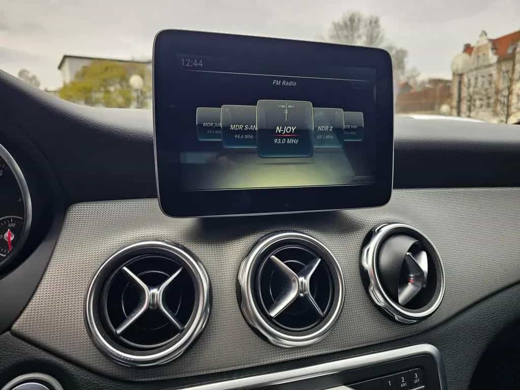 Mercedes-Benz CLA 180 URBAN+LEDhigh+NAVI+PARKTRONIC+WKR+2.HAND 04/2017-photo-15