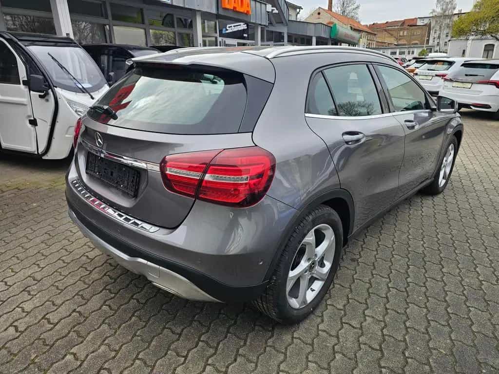Mercedes-Benz CLA 180 URBAN+LEDhigh+NAVI+PARKTRONIC+WKR+2.HAND 04/2017-photo-2