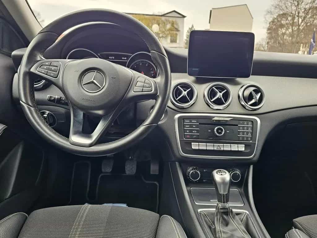Mercedes-Benz CLA 180 URBAN+LEDhigh+NAVI+PARKTRONIC+WKR+2.HAND 04/2017-photo-8