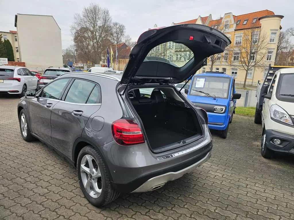 Mercedes-Benz CLA 180 URBAN+LEDhigh+NAVI+PARKTRONIC+WKR+2.HAND 04/2017-photo-9
