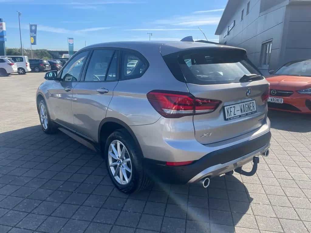 BMW X1 sDrive18d Automatik LED DAB+ 12/2020-photo-2