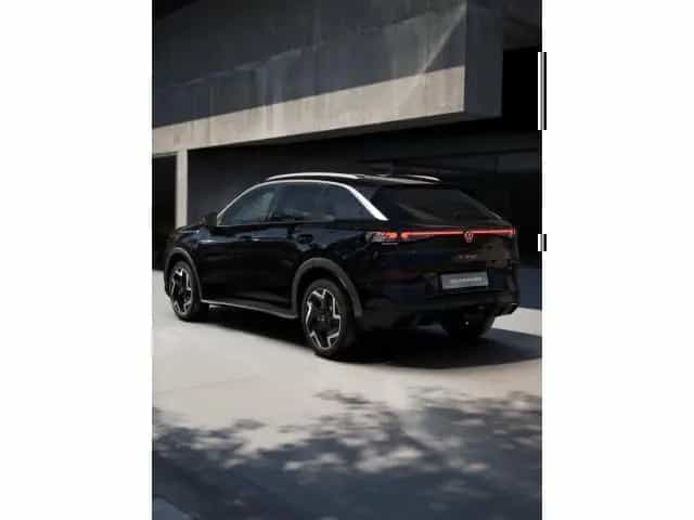 Volkswagen T-Roc R-Line 1.5 TSI DSG AHK Navi GJR null-photo-2