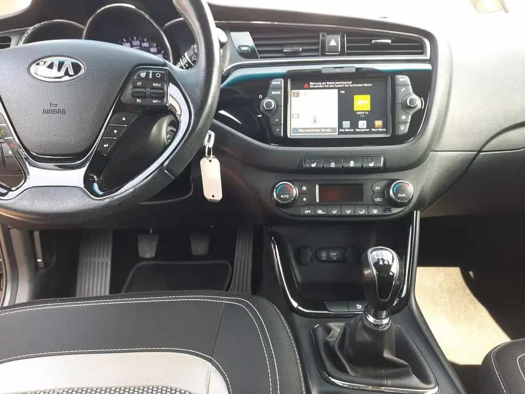 Kia Ceed 1,6 GDI Dream-Team Premium+ 06/2018-photo-15