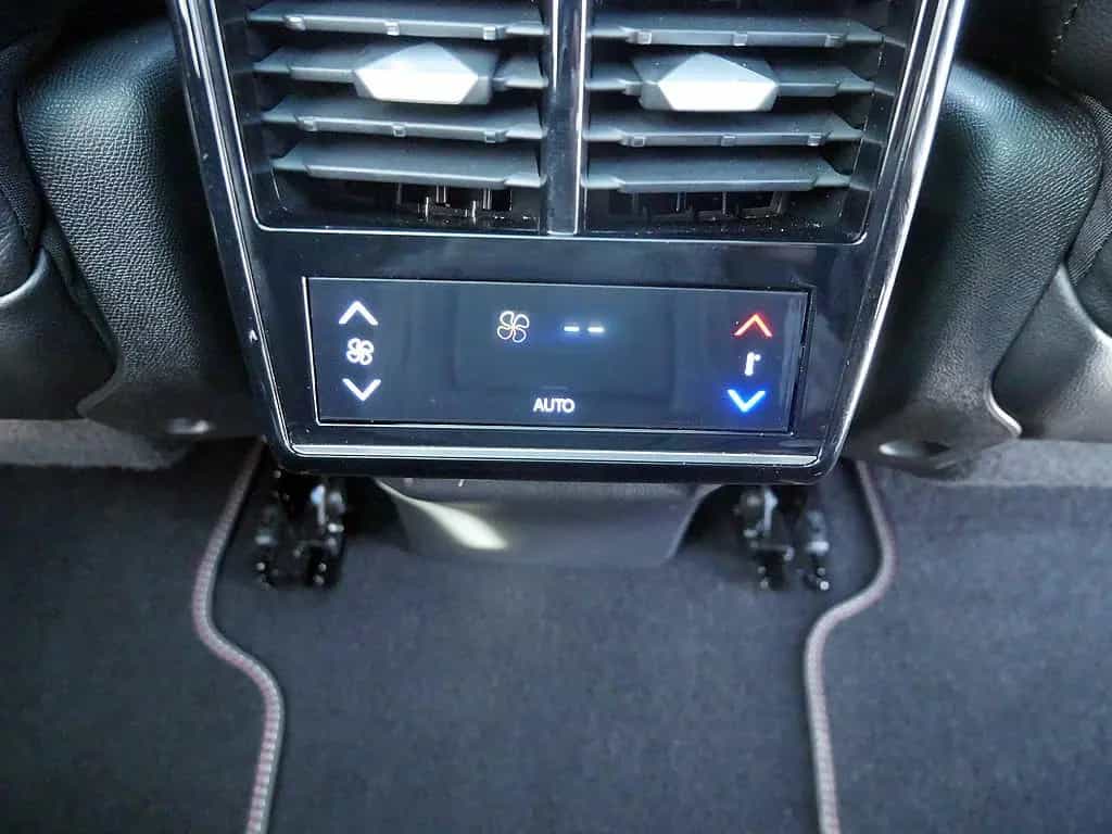 DS Automobiles DS7 (Crossback) DS 7 Crossback Performance Line+ BlueHDi 130 LED 03/2024-photo-24