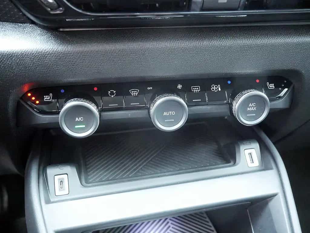 Citroën C4 PureTech 130 Shine KAMERA NAVI ACC HUD LED 02/2023-photo-10