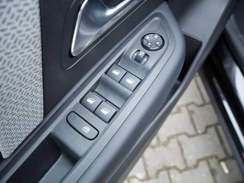 Citroën C4 PureTech 130 Shine KAMERA NAVI ACC HUD LED 02/2023-photo-4