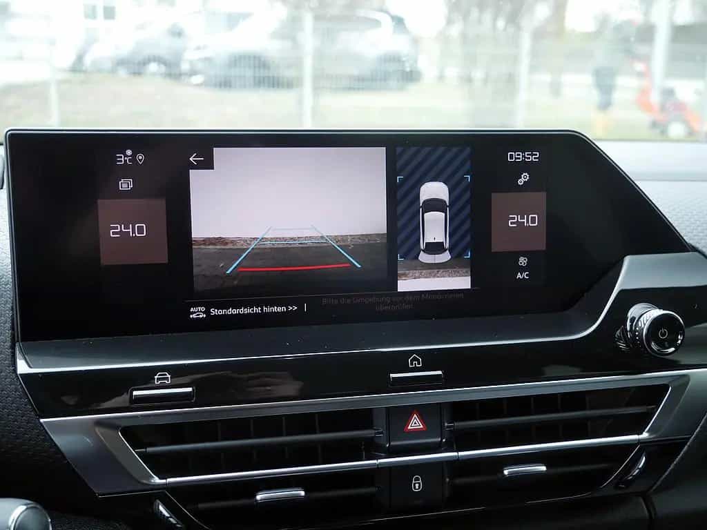 Citroën C4 PureTech 130 Shine KAMERA NAVI ACC HUD LED 02/2023-photo-9