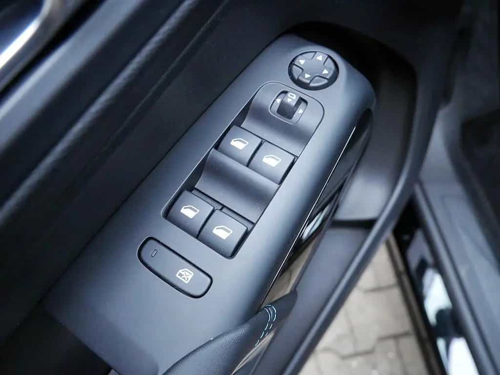 Citroën C5 Aircross Hybrid 136 ë-DSC6 Plus SHZ NAVI LED 02/2024-photo-5