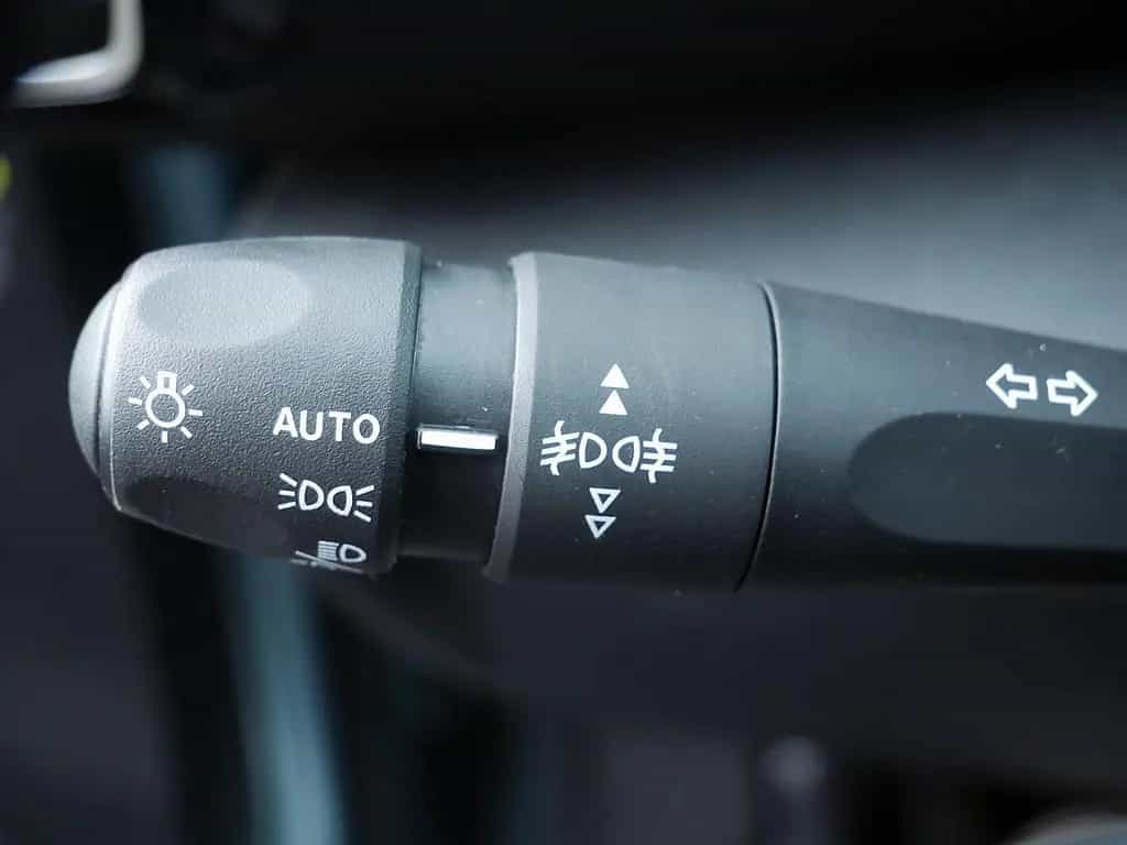 Citroën C4 PureTech 130 Plus KLIMA PDC SHZ KAMERA LED 01/2024-photo-12