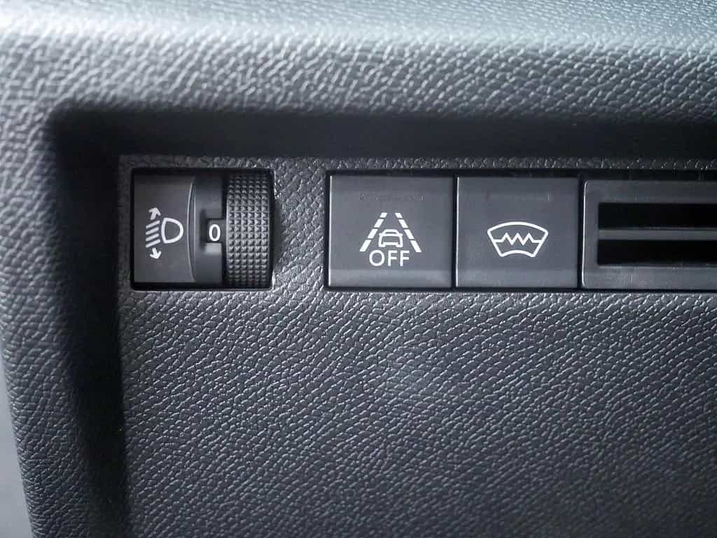 Citroën C4 PureTech 130 Plus KLIMA PDC SHZ KAMERA LED 01/2024-photo-13