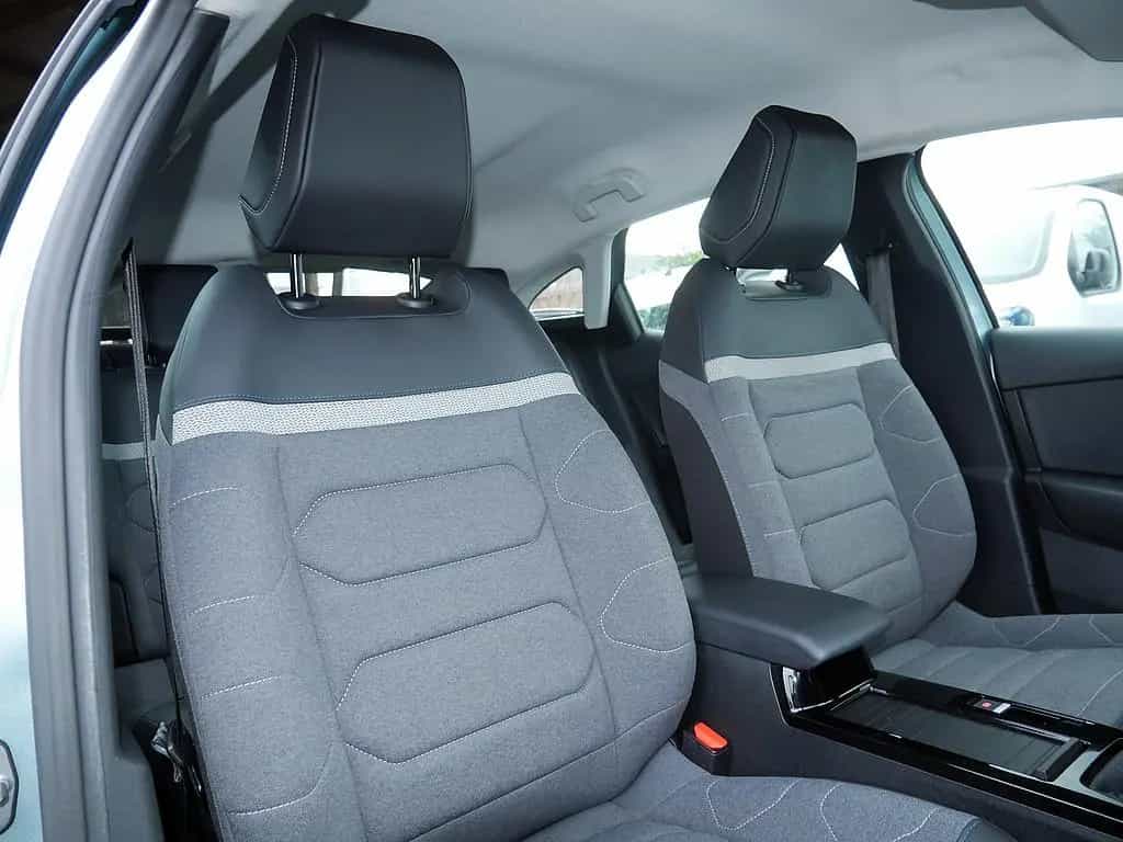 Citroën C4 PureTech 130 Plus KLIMA PDC SHZ KAMERA LED 01/2024-photo-14