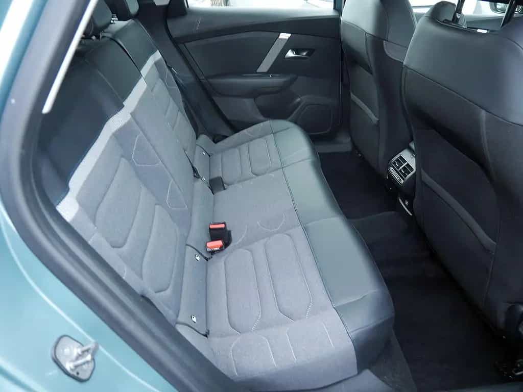 Citroën C4 PureTech 130 Plus KLIMA PDC SHZ KAMERA LED 01/2024-photo-3
