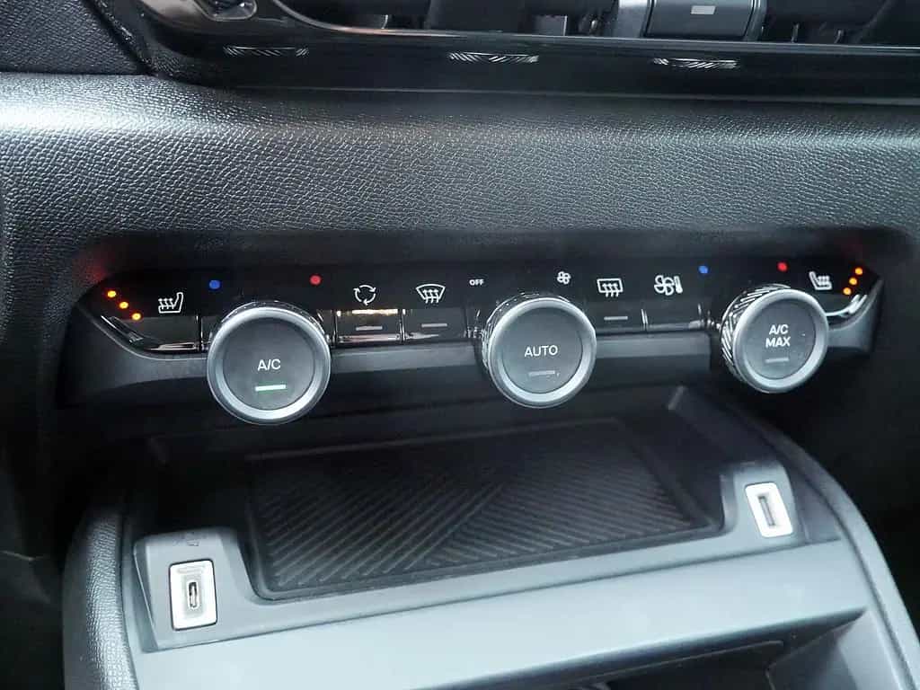 Citroën C4 PureTech 130 Plus KLIMA PDC SHZ KAMERA LED 01/2024-photo-9