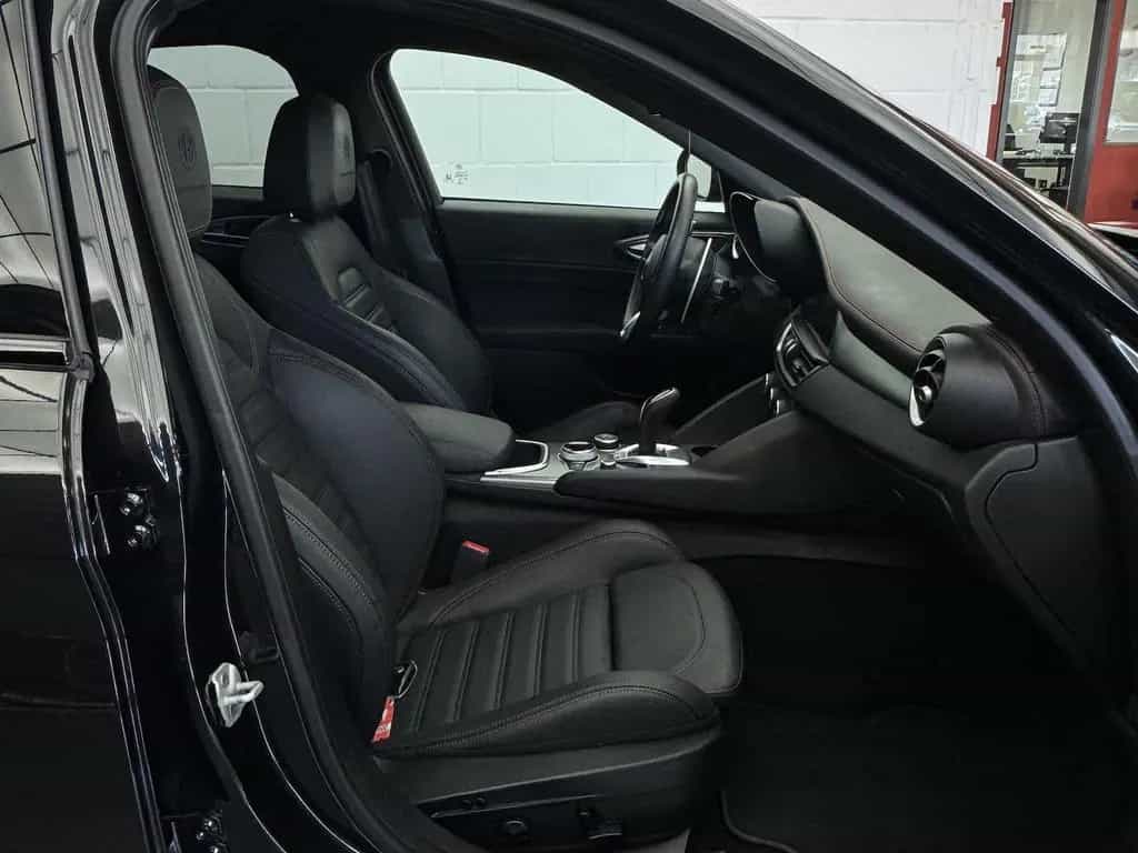 Alfa Romeo Giulia 2.0 Competizione Q4 Turbo CarPlay Kamera 05/2023-photo-14