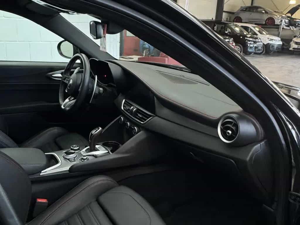 Alfa Romeo Giulia 2.0 Competizione Q4 Turbo CarPlay Kamera 05/2023-photo-15