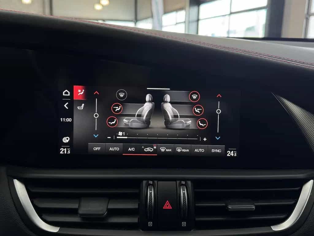 Alfa Romeo Giulia 2.0 Competizione Q4 Turbo CarPlay Kamera 05/2023-photo-23