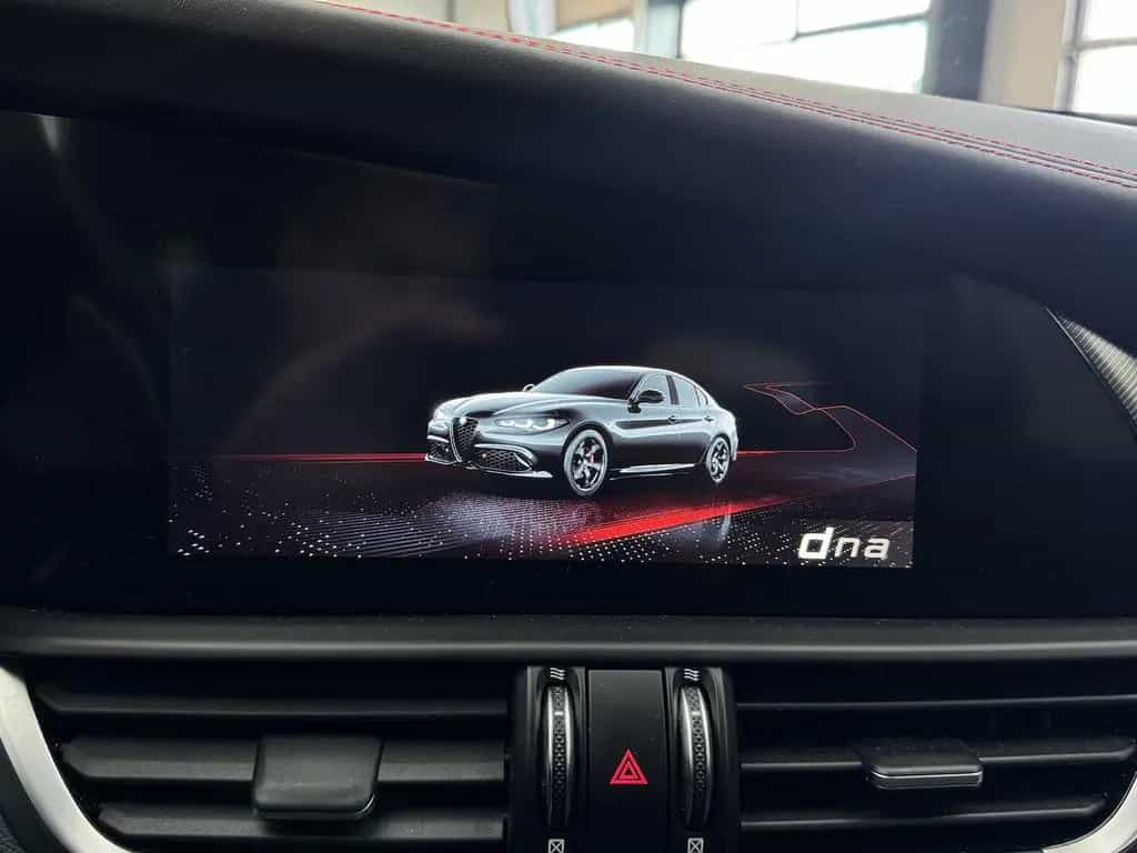 Alfa Romeo Giulia 2.0 Competizione Q4 Turbo CarPlay Kamera 05/2023-photo-24