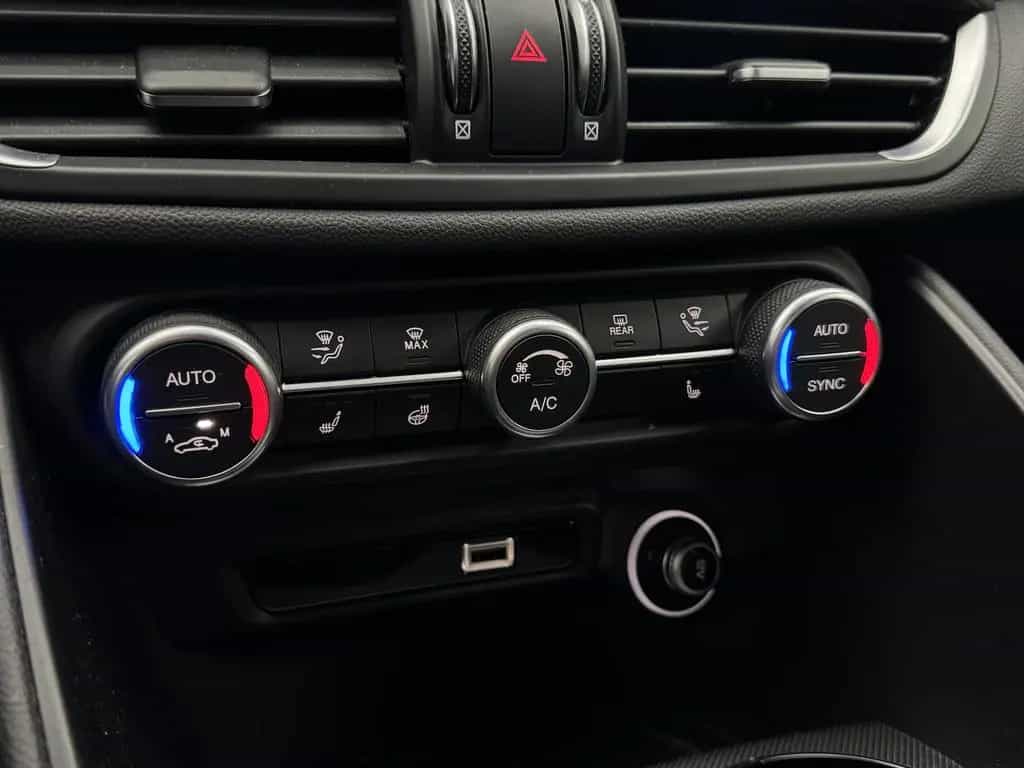 Alfa Romeo Giulia 2.0 Competizione Q4 Turbo CarPlay Kamera 05/2023-photo-25