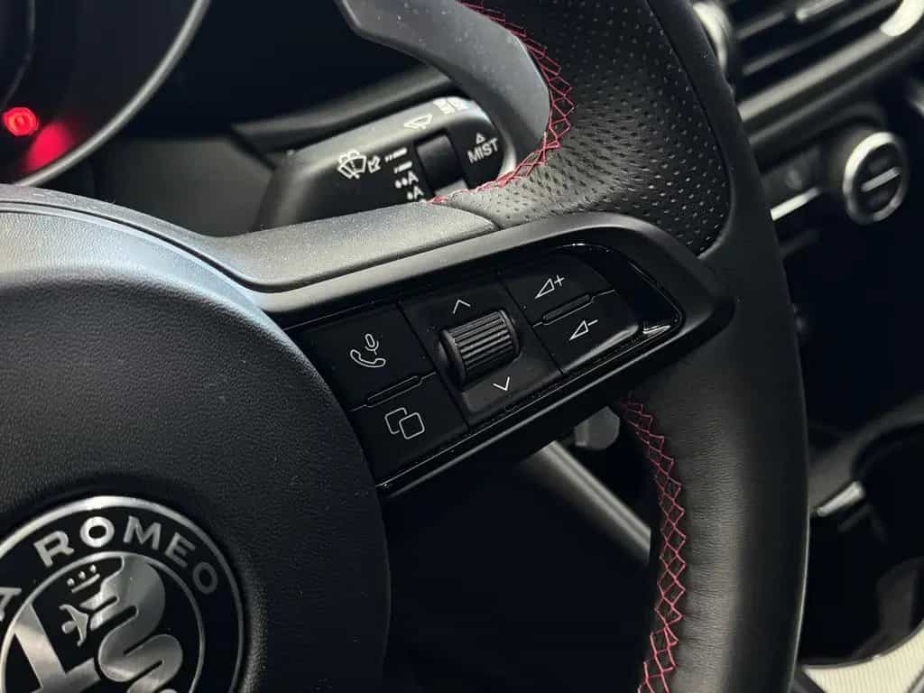 Alfa Romeo Giulia 2.0 Competizione Q4 Turbo CarPlay Kamera 05/2023-photo-28
