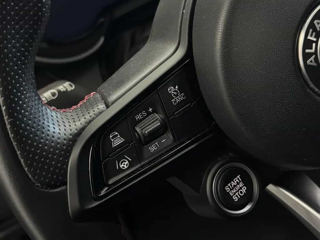 Alfa Romeo Giulia 2.0 Competizione Q4 Turbo CarPlay Kamera 05/2023-photo-29