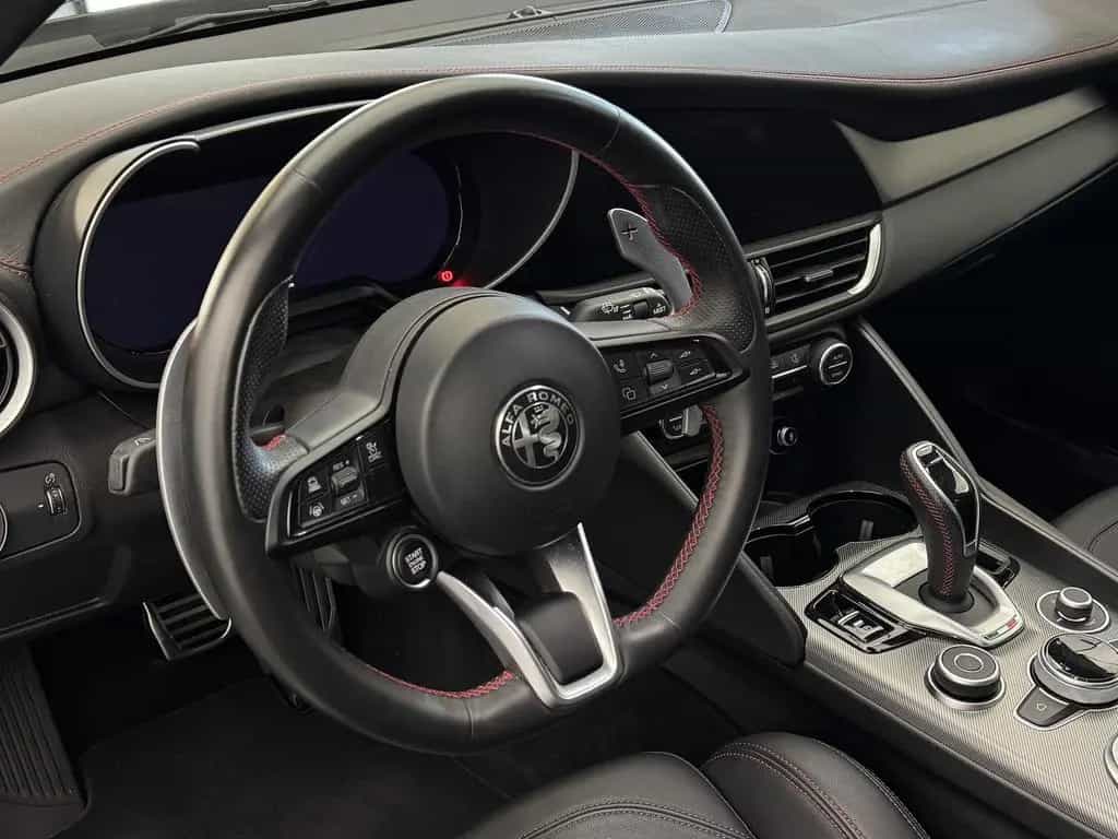 Alfa Romeo Giulia 2.0 Competizione Q4 Turbo CarPlay Kamera 05/2023-photo-9