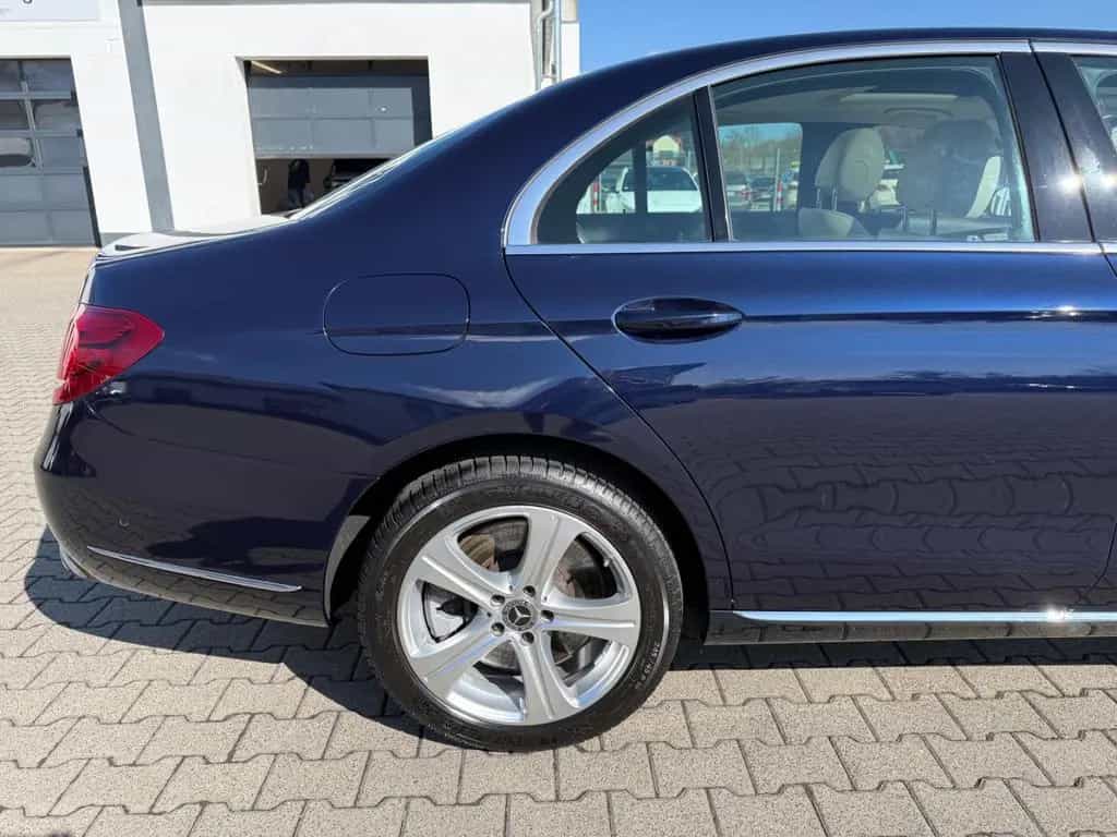 Mercedes-Benz E-Class 400 4MATIC AVANTGARDE Autom. AVANTGARDE 04/2018-photo-4