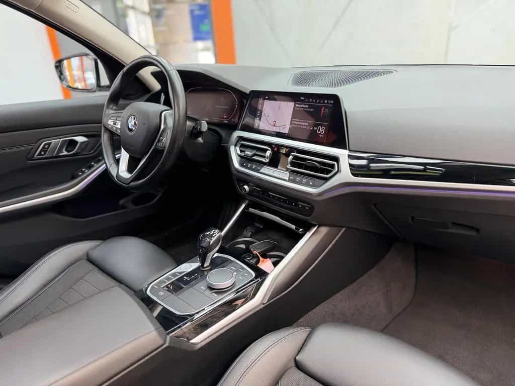 BMW 3 Series 320d Sport line |PANO|AHK|KAM|TEMP|VIRT|LM 02/2021-photo-17