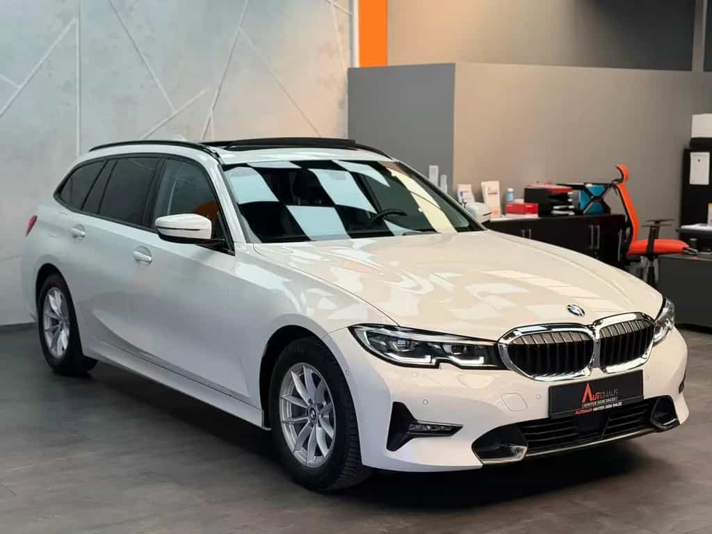 BMW 3 Series 320d Sport line |PANO|AHK|KAM|TEMP|VIRT|LM 02/2021-photo-2