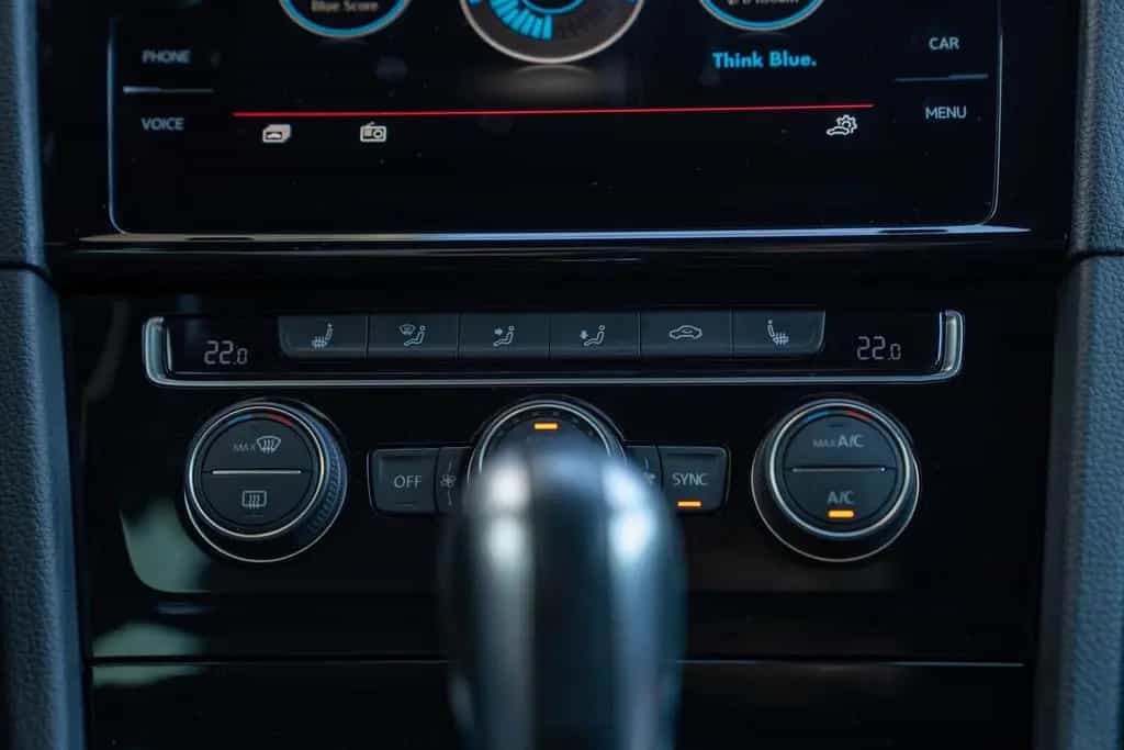 Volkswagen Golf GTI 2.0 TSI Performance*LED*VC*SHZ*KAMERA* 12/2019-photo-24