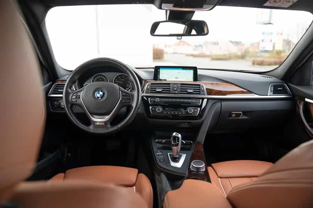 BMW 3 Series 07/2017-photo-15