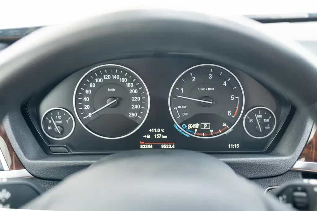 BMW 3 Series 07/2017-photo-17