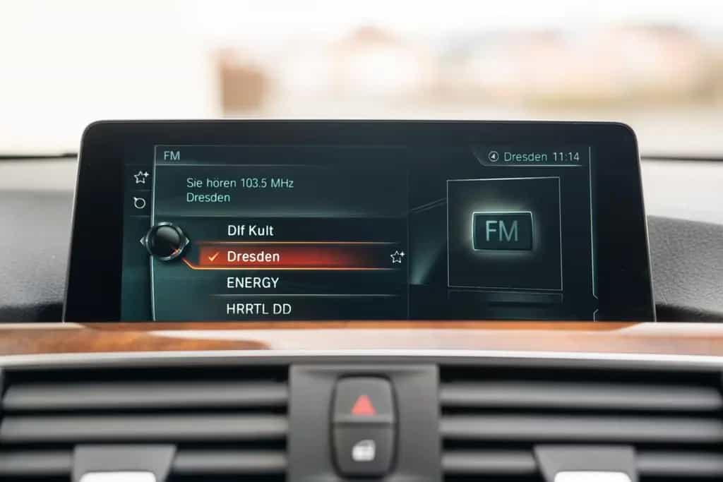 BMW 3 Series 07/2017-photo-19