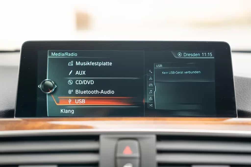 BMW 3 Series 07/2017-photo-21