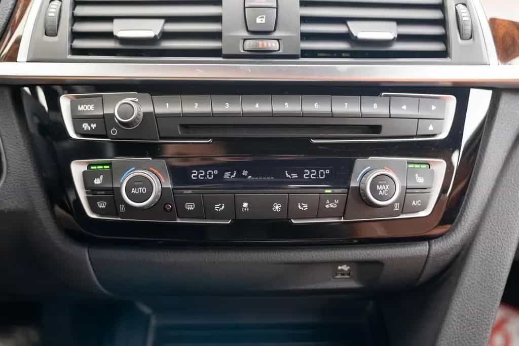 BMW 3 Series 07/2017-photo-22