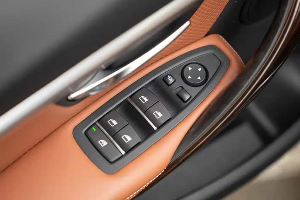 BMW 3 Series 07/2017-photo-23