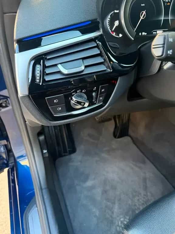 BMW 5 Series 520d Blau 06/2020-photo-14