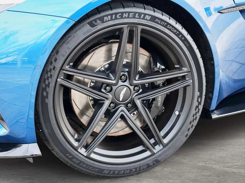Aston Martin V8 Vantage Vantage Plasma Blue / Onyx Black 02/2025-photo-12