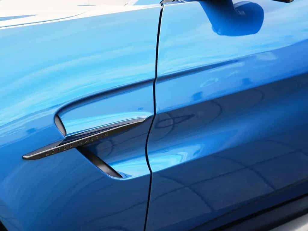 Aston Martin V8 Vantage Vantage Plasma Blue / Onyx Black 02/2025-photo-13