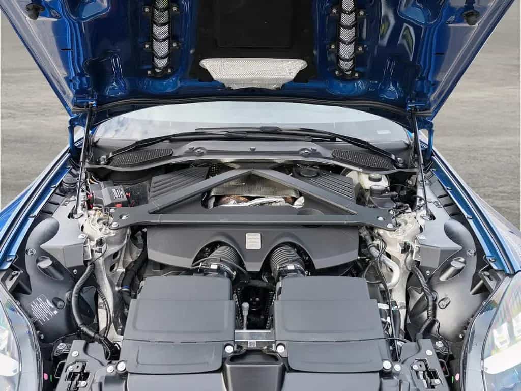 Aston Martin V8 Vantage Vantage Plasma Blue / Onyx Black 02/2025-photo-16