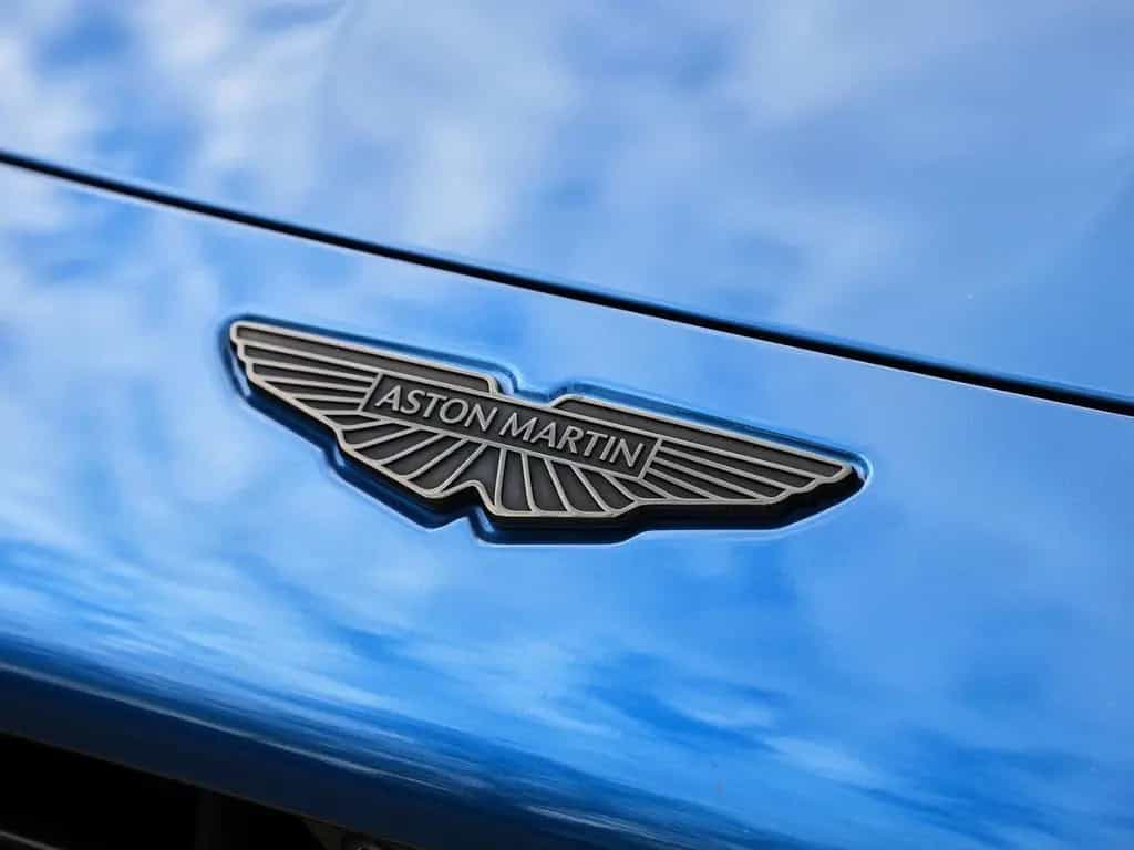 Aston Martin V8 Vantage Vantage Plasma Blue / Onyx Black 02/2025-photo-17