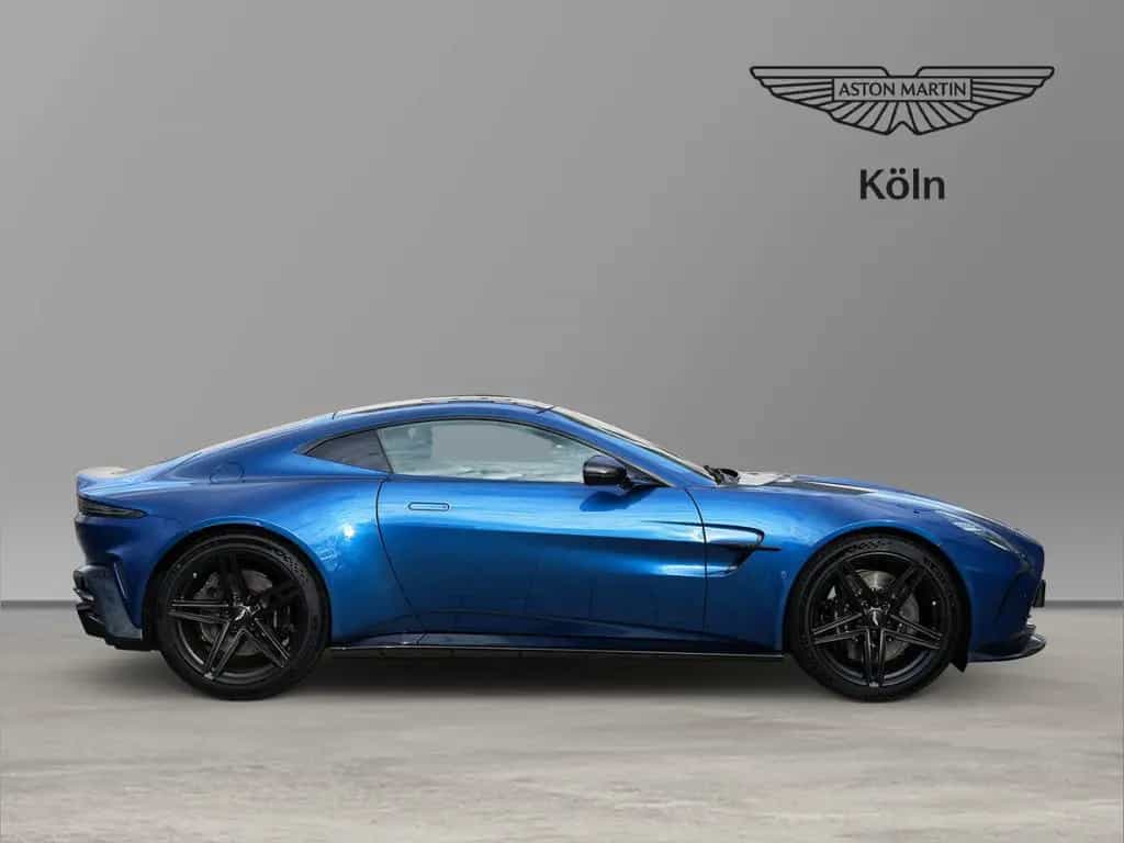 Aston Martin V8 Vantage Vantage Plasma Blue / Onyx Black 02/2025-photo-2