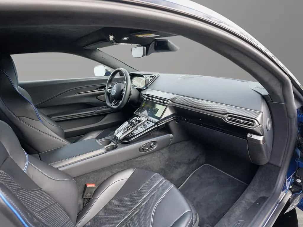 Aston Martin V8 Vantage Vantage Plasma Blue / Onyx Black 02/2025-photo-26
