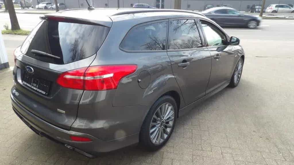 Ford Focus Turnier ST-Line 06/2018-photo-2