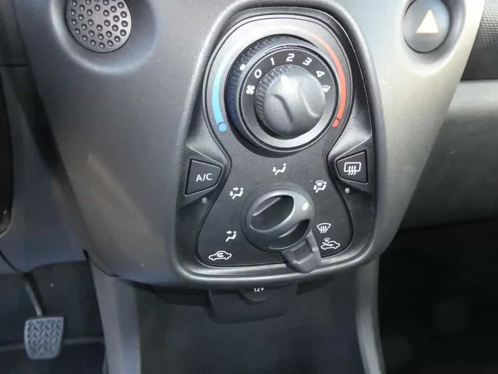 Toyota Aygo AYGO x TÜV 7/27 07/2016-photo-15