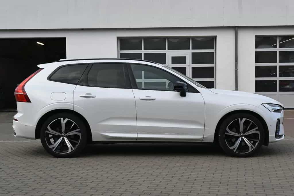 Volvo XC60 B4 Ultimate Dark AWD*LUFT*360°*SDTHZG*LED 02/2023-photo-10