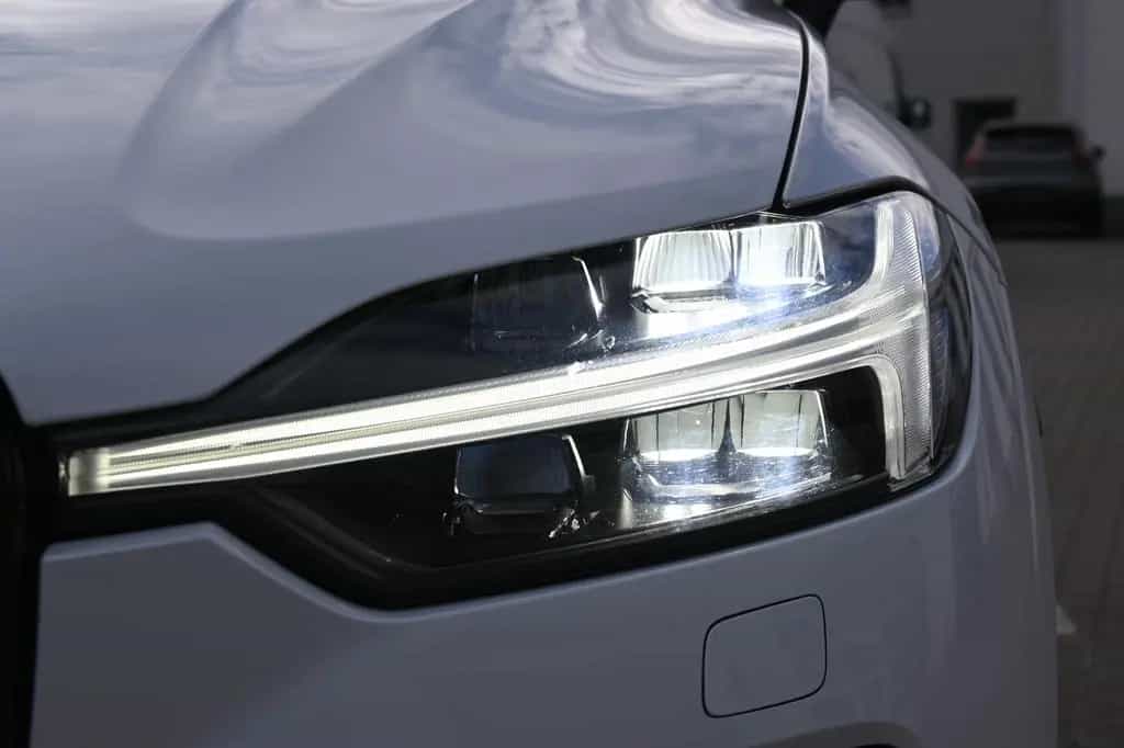 Volvo XC60 B4 Ultimate Dark AWD*LUFT*360°*SDTHZG*LED 02/2023-photo-13